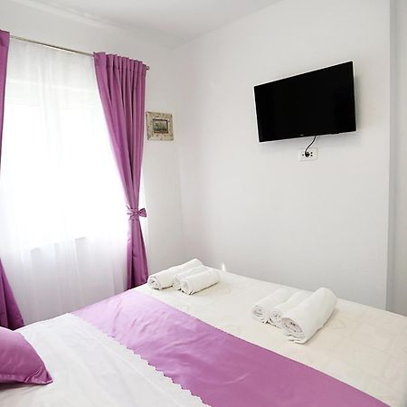 Apartments Romarin Supetar Exterior photo