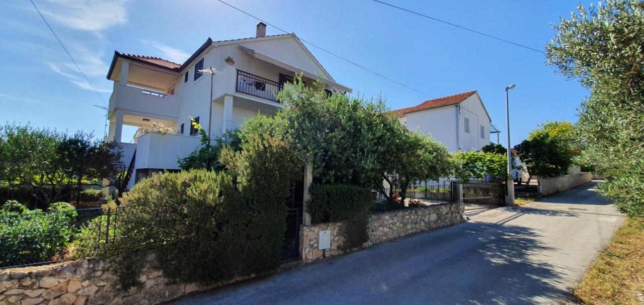 Apartments Romarin Supetar Exterior photo