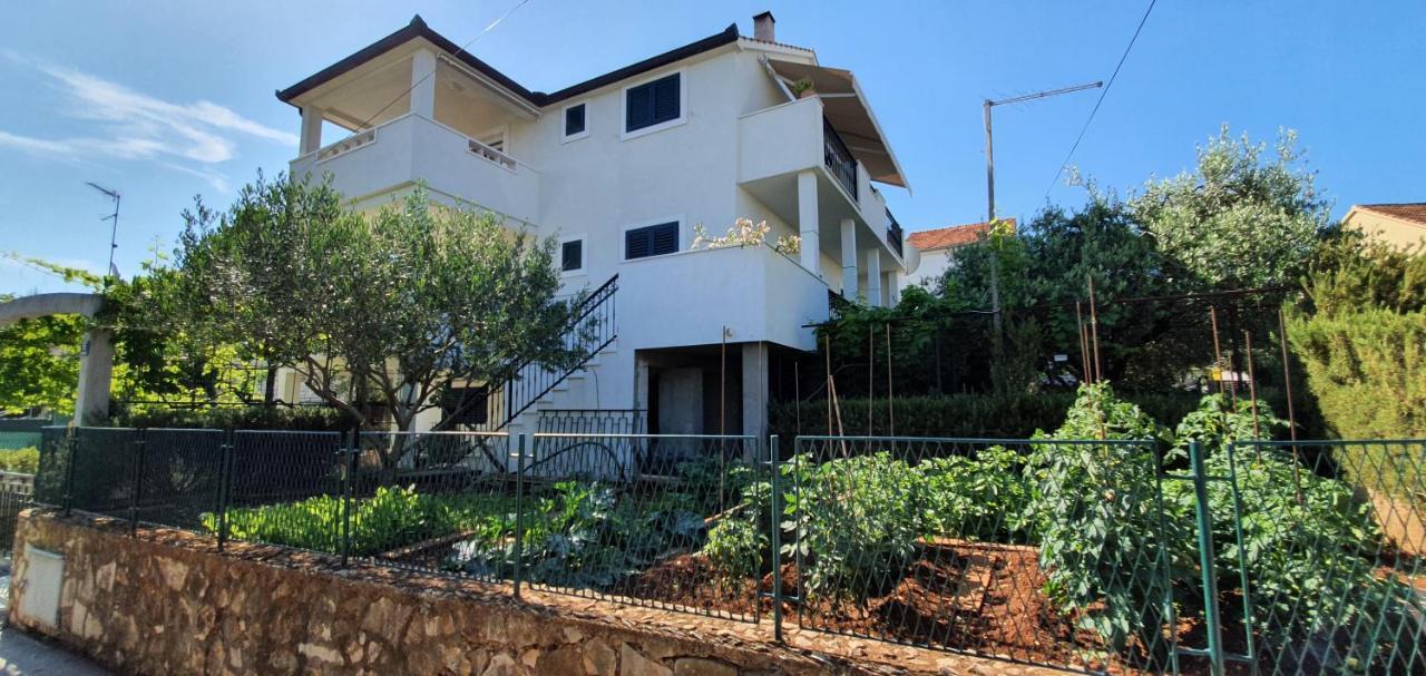 Apartments Romarin Supetar Exterior photo