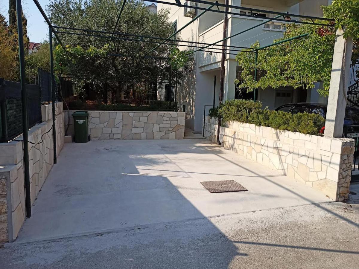 Apartments Romarin Supetar Exterior photo