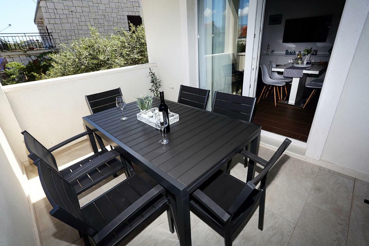 Apartments Romarin Supetar Exterior photo