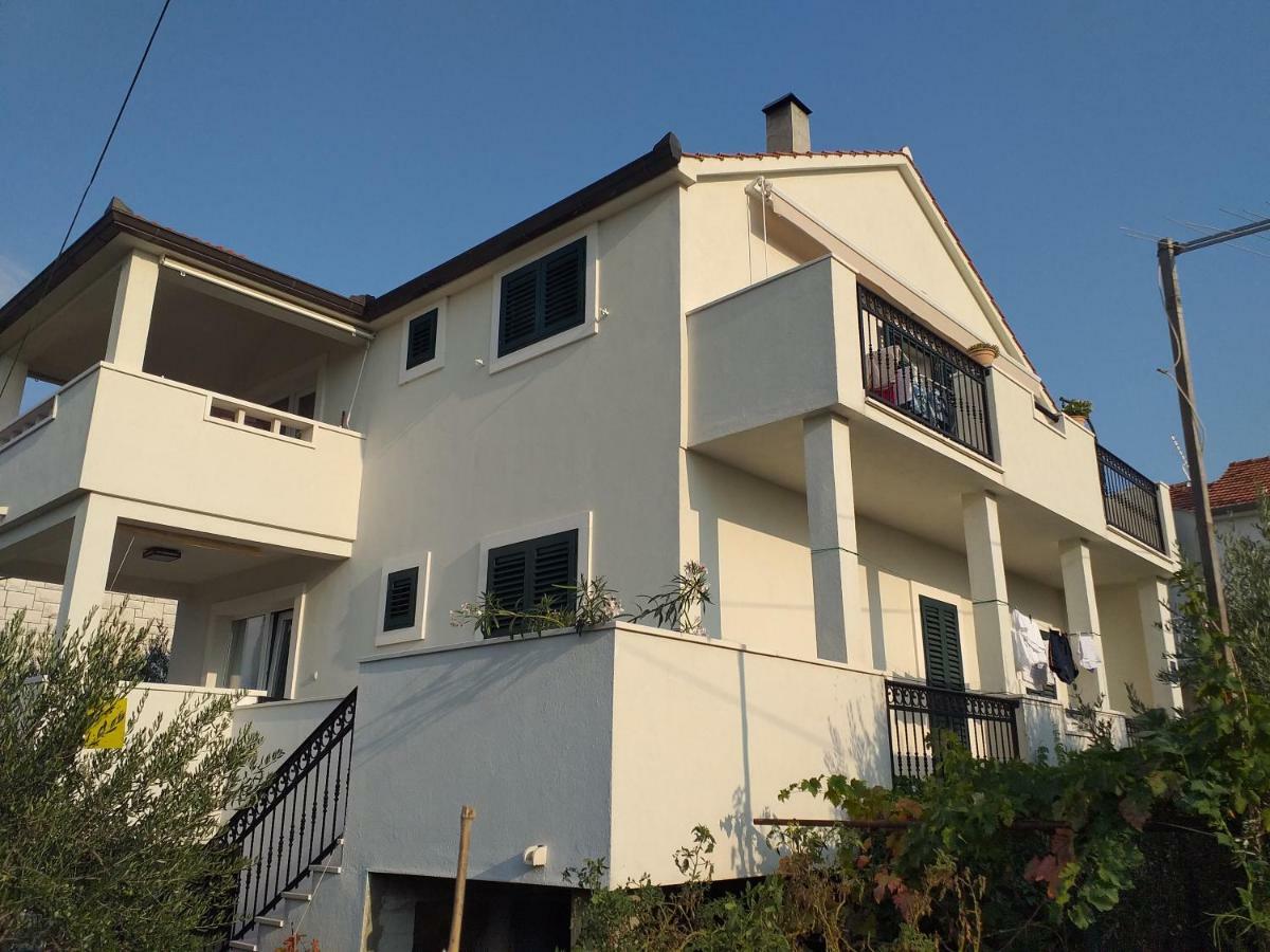 Apartments Romarin Supetar Exterior photo